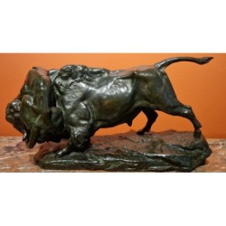 Lionne attaquant un bison - Georges GARDET (1863-1939)